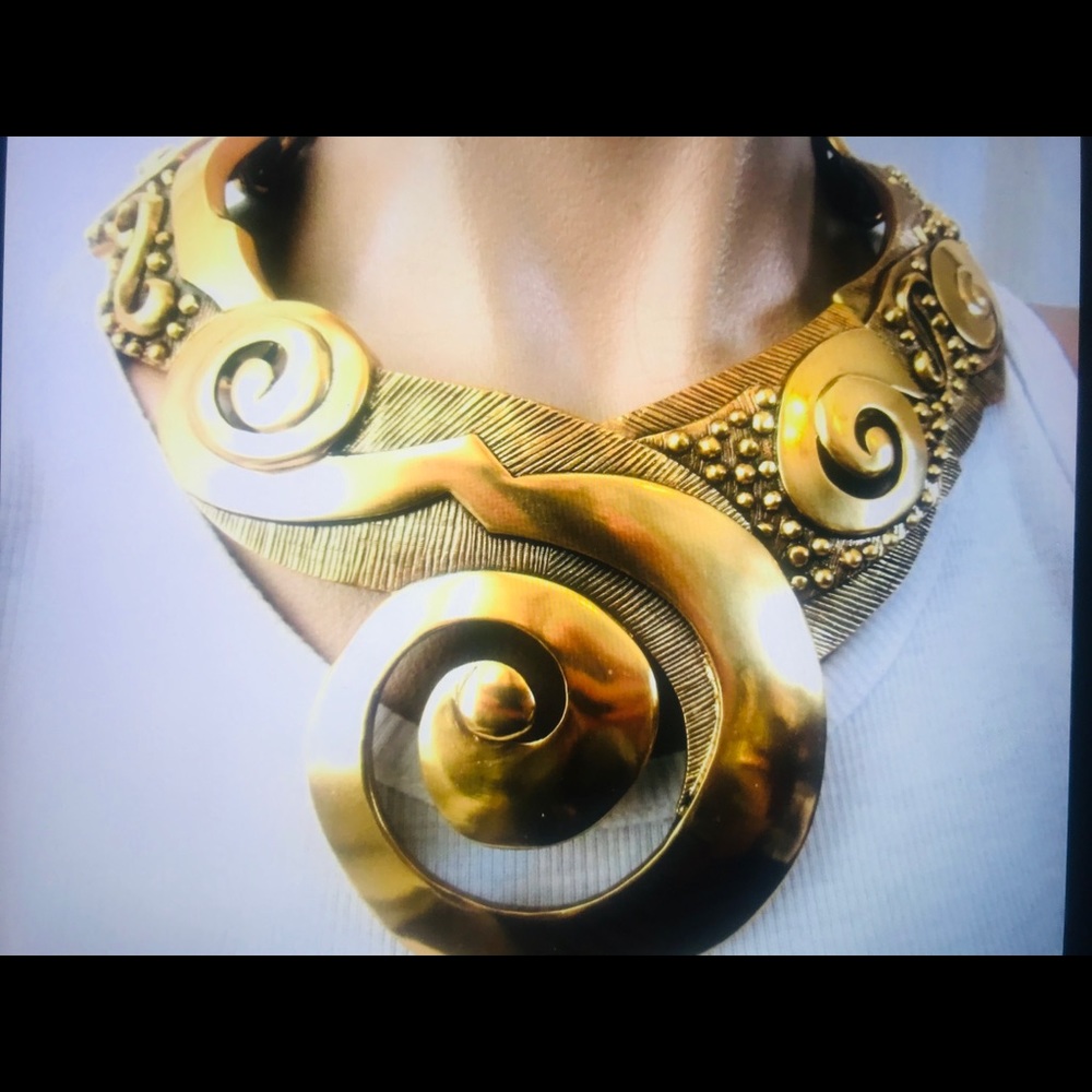 OSCAR DE LA RENTA GOLDEN NECKLACE IN ORIGINAL BOXE - Picture 5 of 16
